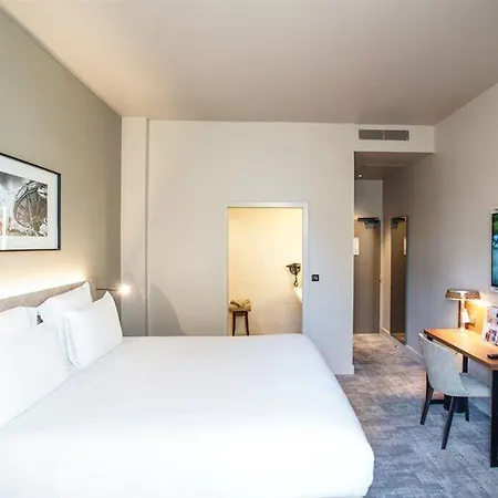 Mercure Centre Place Bretagne Отель 4*