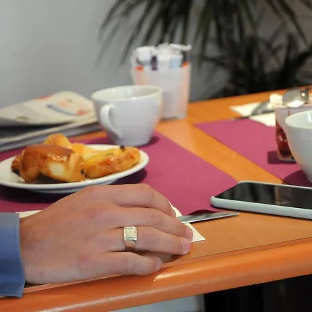 Mercure Centre Place Bretagne Отель Ренн