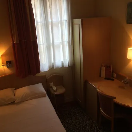 Mercure Centre Place Bretagne Ренн