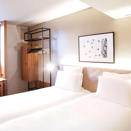 Отель Mercure Centre Place Bretagne